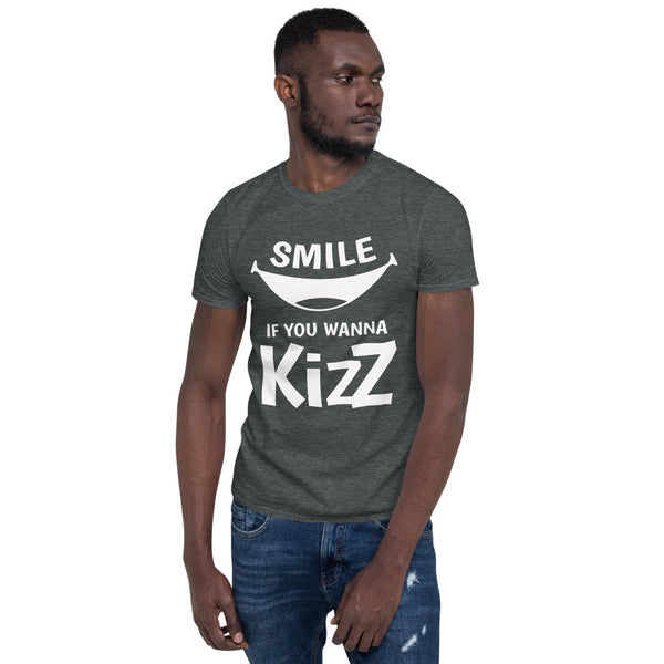 Basic-T-Shirt "Smile if you wanna Kizz"