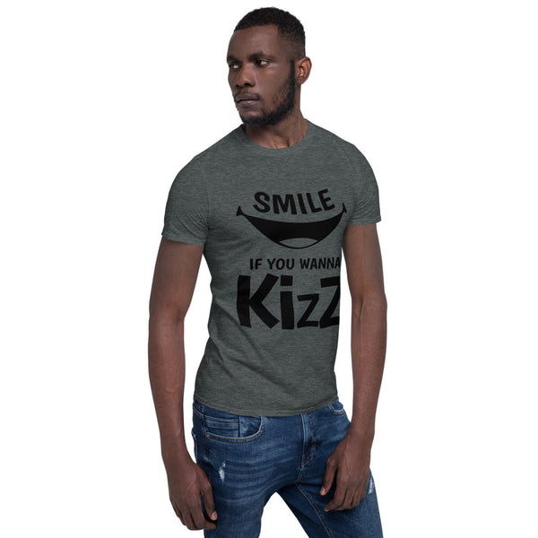 Basic-T-Shirt "Smile if you wanna Kizz"